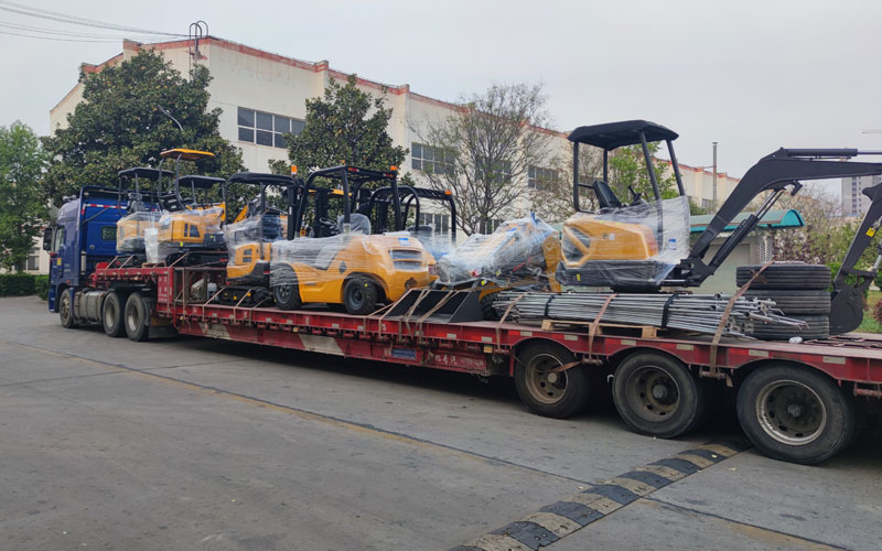 國能實業一批挖掘機和叉車出口南美地區