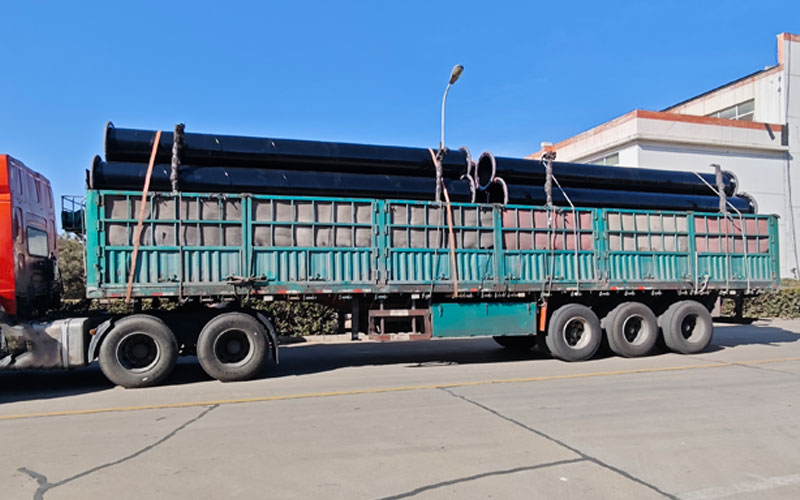 國(guó)能實(shí)業(yè)一批煤礦用涂層復(fù)合鋼管裝車陸續(xù)發(fā)往寧夏